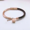 2022Fashion Letter Bracelet Style Fomen's Style Aço de titânio Batilhado de ouro rosa colorido de ouro ornamentos de mão para evitar desbotamento