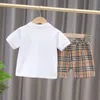 Bebek Erkek Kızlar Tasarımcı Giysileri Kıyafet Takımları Çocuklar Yaz Pamuk 1 2 3 4 5 Yıl Çocuk Giysileri Setleri Yakıt Üstleri T-Shirt Şort