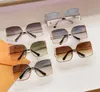 Modedesigner Petal Square Solglasögon för kvinnor Z1629 Elegant metallutskärningsram överdimensionerade glasögon Summer Classic Leisure Style1626710