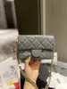 2022 高品質の女性の高級デザイナークロスボディショルダーバッグミディアムフラップハンドバッグバッグクラシック財布ゴールドメタルチェーントップハンドル格子