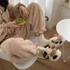 Kapcia 2022 Krowa mleczna puszysta futra kobiety zimowe ciepłe zamykane pluszowe dom kawaii płaskie slajdy zwierzęce buty 220804