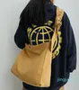 2022 nya mode messenger väskor kvinnlig stor kapacitet väska koreanska versionen av nylon tygväska bärbara axelväskor enkel studentväska
