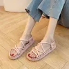 2022 nuove scarpe moda stile fata con tacco piatto in PVC da donna con cinturino alla moda sandali da donna rossi netti freschi e comodi