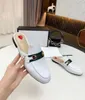 여성 남성 여름 슬리퍼 샌들 벤치 신발 세련된 플랫 정품 가죽 그래픽 인쇄 편안한 단순 미끄럼 방지 다목적 샌들 G70111