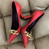 Designer-Casual Designer Sexy Lady Mode Femmes Chaussures Chaînes En Cuir Verni Rouge Bout Pointu Stiletto Stripper Talons Hauts Zapatos Mujer Prom