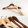 Perchas Percheros Abrigo de madera de hombro ancho de alta calidad - Percha para trajes de madera maciza QW