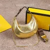 5A top diseñador de bolsos para mujer bolso de hombro con forma de media luna pequeño bolso de axila de pan francés letras de cuero 207N