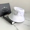 Gorący nylonowy kapelusz typu Bucket Unisex kobiety męskie kapelusze trójkąt luksusy projektanci czapki męskie Bonnet czapka projektant P czapka damska Sunhat Beach G2205063Z