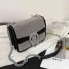 Borse Outlet texture 2022 nuova borsa quadrata piccola a spalla singola con diamanti stile messenger a catena da donna