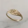 Bröllopsringar Elegant kvinna Fashion Gold Color Hand Carved Flower Ring Vacker Princess Bride Engagement for Women Jewelry Rita22