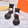 Mode de qualité supérieure Designers de luxe pour femmes Sandales Talon d'été rivet Appartements Sexy Bottines Hommes Gladiator pantoufles Casual Chaussures Ladies Beach Roman Sandal Large