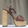 Fashion High Heel Sandals Womens Fashion Designer Buckle flätad Raffia Bröllopsklänning Högkvalitativ äkta läder 13 cm Heel Platform Factory Factory