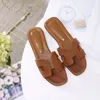 2022 Designer tofflor kvinnor glider strand sandal lyxskor platt flip flops glida damer sandaler hotell bad bad dam sexig sandaler läder toffel sko stor storlek 35-43