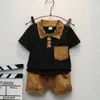 Designer Marque Vêtements pour enfants Garçons Ensembles d'été 2022 Nouveaux enfants coréens à manches courtes T-shirt + short 2 pièces Ensemble Beau Garçon Costume