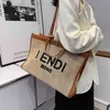 2022 Fabriksrabatter Stor kapacitet Straw Bag Kvinnors Vår och Summer Beach Vacation Shoulder Fashion Commuter Tote Bag