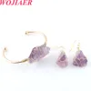 WOJIAER-Conjunto de joyería con envoltura de alambre de color dorado a la moda, pulseras de brazalete irregulares, gancho de piedra de cristal Natural, pendiente de gota colgante BO940