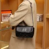9608 Design Handväska läder Enkel axel Retro Shell Bag Kvinnliga plånböcker och handväskor Designer Crossbody Väskor för kvinnor325Z