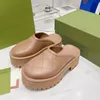 2022 Luxurys designers sandaler för män kvinnor klassiska blommor brokad glider lägenheter läder gummi plattform flip flops växel högkvalitativ bottnar strandstammar loafers