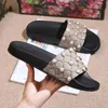 2022 Nieuwe designer lederen dames sandalen zomer platte slippers mannen en vrouwen schattige patroon slippers mode strand grote hoofden slippers