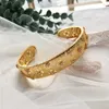 Retro Kristall gebürstetes Gesicht hohle vierblättrige Blume Armbänder Armreifen für Frauen Gold Silber Rose Bettelarmband zehn CZ Steine Armreif Paar Schmuck