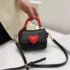 Geldbörsen Outlet 2022 Frühling Neue Valentinstag Liebe Hand Schulter Rosa gewebter Kontrast Kleine quadratische Messenger Bag Damen