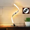 Lâmpadas de mesa Lâmpada em espiral Curved Camide Bide White Warm Touch Dimning para sala Lendo em casa decortável