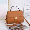 Bolsa feminina de couro nova camada superior de couro pequeno saco quadrado de moda de grande capacidade para feminino para feminino de grande capacidade