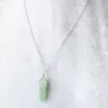 WOJIAER Pietra Naturale Collane Pendenti con gemme e perle Wire Wrap Proiettile Esagonale Reiki Guarigione Reale Grezzo Perline di Cristallo Gemma Gioielli BO946