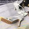 2022 새로운 디자이너 샌들 럭셔리 여성 플립 플롭 스퀘어 발가락 하이힐 샌들 패션 파티 슬리퍼 슈퍼 모델 캣워크 신발