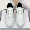 Nuove scarpe bianche da donna design a punta tonda lusso sensazione retrò casual scarpe da donna all-match semplici e generose suola super spessa da 5 cm