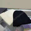 Cappello a cuffia lavorato a maglia alla moda Autunno Inverno Cappelli spessi caldi per amanti delle coppie Cappellino multicolore