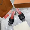 2022 Pantofole firmate Sandali da donna Ciondoli vivaci Sandalo sandali in pelle di agnello ciabatte da donna pantofola di design estate cursore tacco medio piatto largo