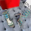 Pendentif turquoise Décoration Embellie Talons aiguilles Sandales 10mm Strass Métal Gun Couleur Femmes Talons hauts Designers de luxe Wraparound Robe Chaussures 43 Taille