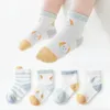 Chaussettes bébé Summer maille respirante coton chaussettes enfants enfants enfants garçons filles dessin animé courte chaussette pour 0-8 ans