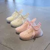 Nya barn sneakers flickor barn avslappnade sneakers vårnät andas non-halp mjuk sula löpskor pojkar 2022 sportskor g220527