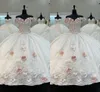 Abiti da Quinceanera con fiori 3D ricamati in argento Abito da ballo con spalle scoperte rosa e bianco Sweet 16 Abito in raso 2022 Abiti da sera da ballo