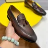 2022 Toppkvalitet med låda Mens Äkta läderdräkt Loafers med spänne Designer Luxury Horsebit Skor Slip på skor EUR38-44