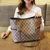 財布新しい旅行バッグ大容量ハンドヘルド女性のスリングワンショルダービジネストリップスラントショッピングアウトレットワット