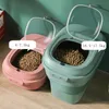 Hundskålar Feeders Pet Food Storage Container 23l Dry Cat Box Väska Fuktbeständig Tätning Lufttäte med Mätkopp Kattunge Litterprodukter