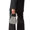 Роскошные бриллианты вечерние сумки Дизайнер -дизайнерские сетки ковша сумочки старьи с цепочками плеча мешков кросс -тел маленькие кошельки 220614