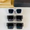 Rivet Diamond Okulary przeciwsłoneczne Millionair Disco Kobiety mężczyźni Pearl Designer Flash Square Shades D4426B Kobietowe lustro Księżniczka Świeci kryształowe szklanki słoneczne