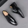 Designer di lusso British Fashion Men's Black Lace Up Oxford Flats Scarpe casual Abito da sposa Calzature da festa Zapatillas Hombre
