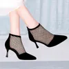 Mulheres Summer Botas pretas Velvet High Heel Fishnet Botas de tornozelo Sexy Sandálias pontiagudas Botas de salto finas sapatos casuais 2021 G220518