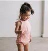 赤ちゃんの背中のクロスロンパーIns Girl Rufpleの袖のジャンプスーツ夏のファッションブティックの子供たちを平らな袖登山服