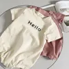 Rompers Newborn Kids Assuites Unisexe Purified Cotton Summer Crew Collar Hello Imprimée Solide à manches courtes tranche d'âge de 59-100 cm Vêtements de confort en gros en gros