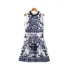 Zomer Mouwloze Mini-jurk met Ronde Hals Blauw Paisley-print Jacquard Panelen Kort Elegant Casual Jurken van blauw en wit porselein 22Q151633