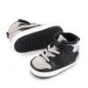 Babyschoenen 2023 peuter schoenen klassieke pasgeboren wandelaar baby zachte zolen antislip baby voor jongens sport sneakers wieg bebe