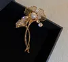 S3041 Fashion Jewelry Pearl Ginkgo Leaf Broche ingelegde Rhinestone Faux Pearl -broches Kledingaccessoires
