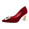 Piccole scarpe in pelle da donna britannica rosso matrimonio cinese Xiuhe francese tacchi spessi nuova moda alta 220506