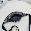 Leopardtryck kvinnors midjepåse pu läderbälte kvinnlig mode fanny pack axel crossbody chest s banana höftficka 220531